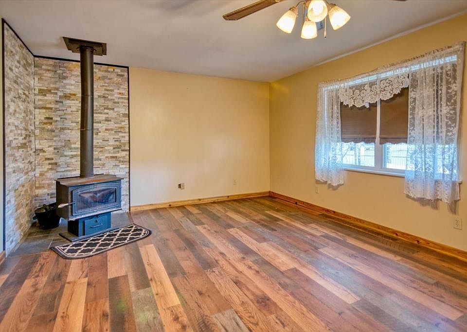 1st image of 710 Elm St