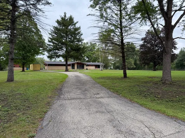 27214 W Henry Ln, Barrington, IL 60010