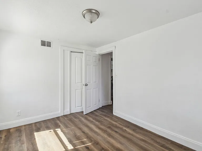 1330 Barnett St — Photo 7