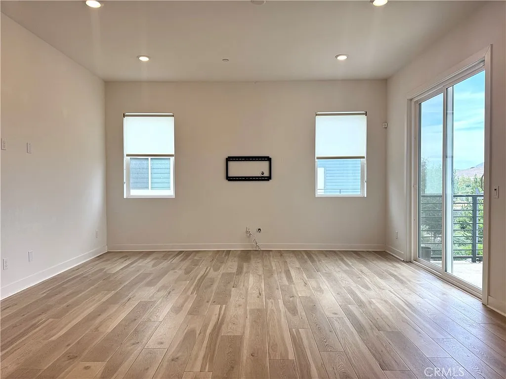 2 bed, 1240 sqft, $4,000 — Photo 2