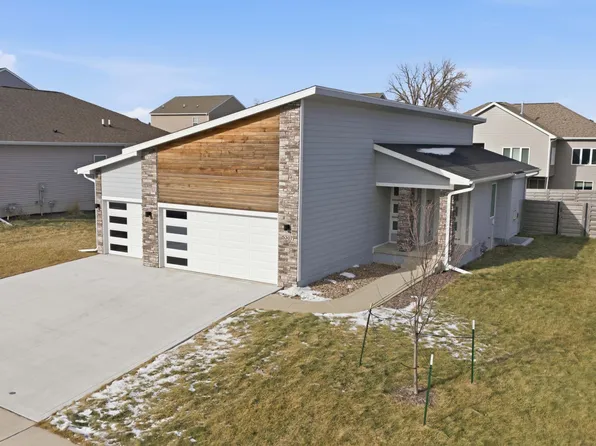 5307 Bradbury Ct, Ames, IA 50014