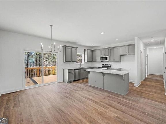 5th image of 46 Dogwood St NE