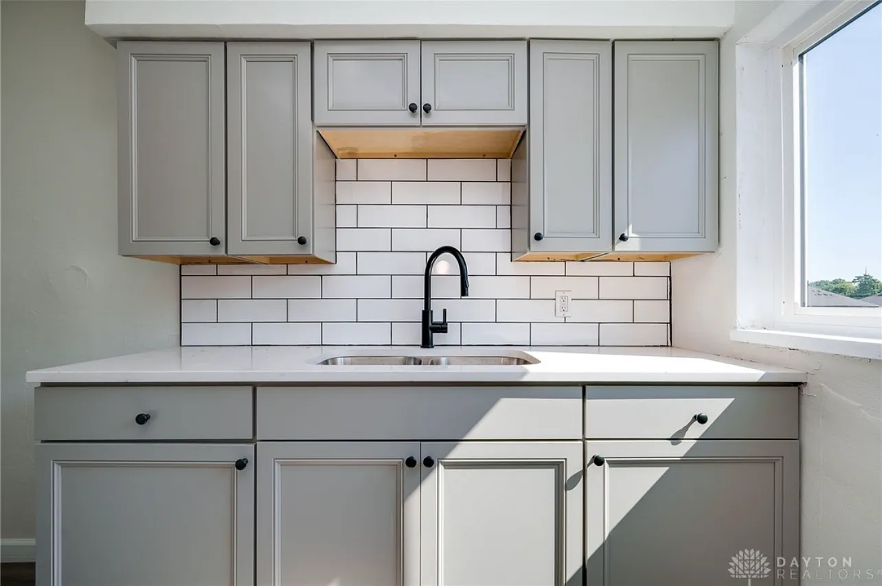 2 bed, 819 sqft, $1,300 — Photo 1