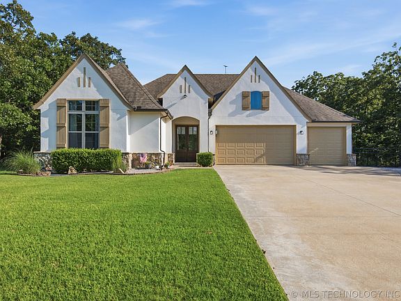 2nd image of 1241 Southcliff Dr