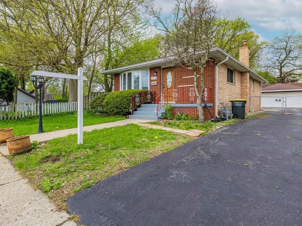 18136 Oakwood Ave, Lansing, IL 60438
