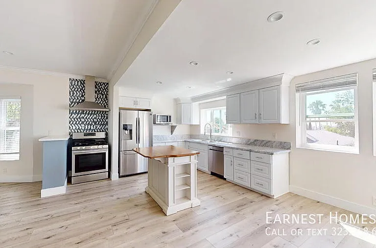 1307 Waterloo St — Photo 5
