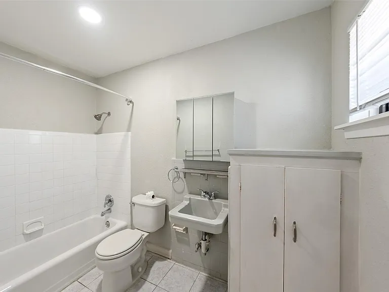 311 Hawthorne St #21 — Photo 10