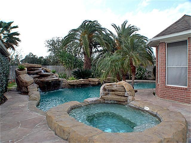 1st image of 3112 W Oaks Blvd