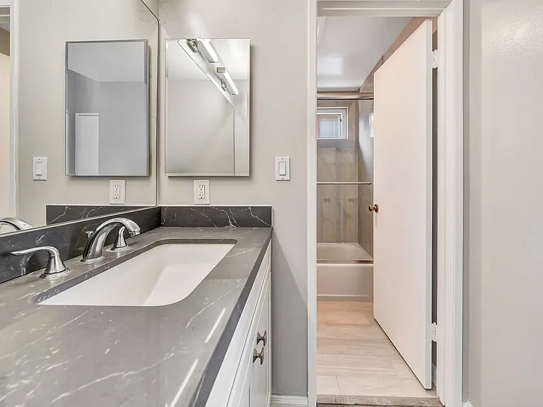 1751 Colby Ave #4 — Photo 31