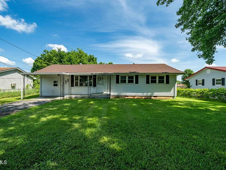 422 Gap Creek Rd — Photo 1