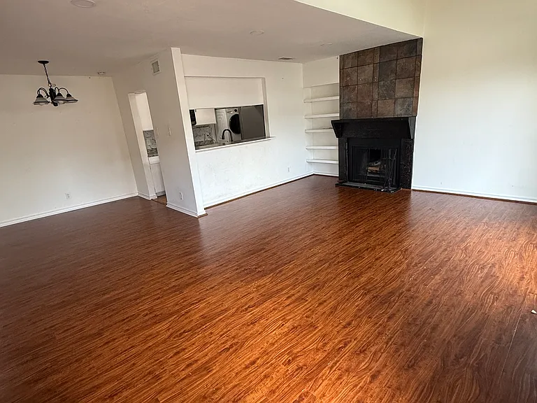 3131 Wycliff Ave — Photo 15