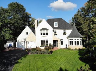 616 Oakwood Ct, Hudson, WI 54016