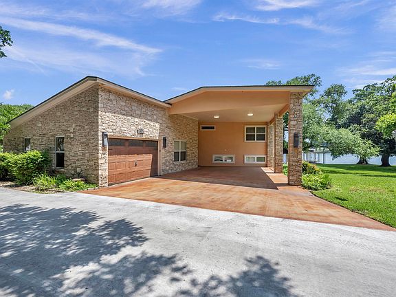 3rd image of 589 Crestwood Drive