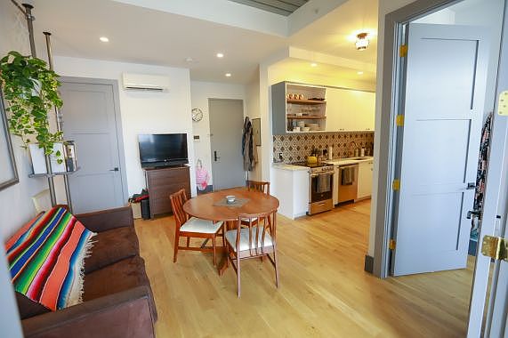 4th image of 412 Evergreen Ave #3L