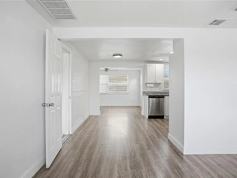 3301 Rosefield Dr — Photo 6