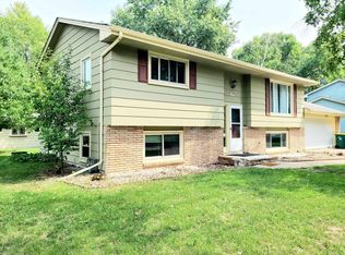 7030 James Ave N, Brooklyn Center, MN 55430