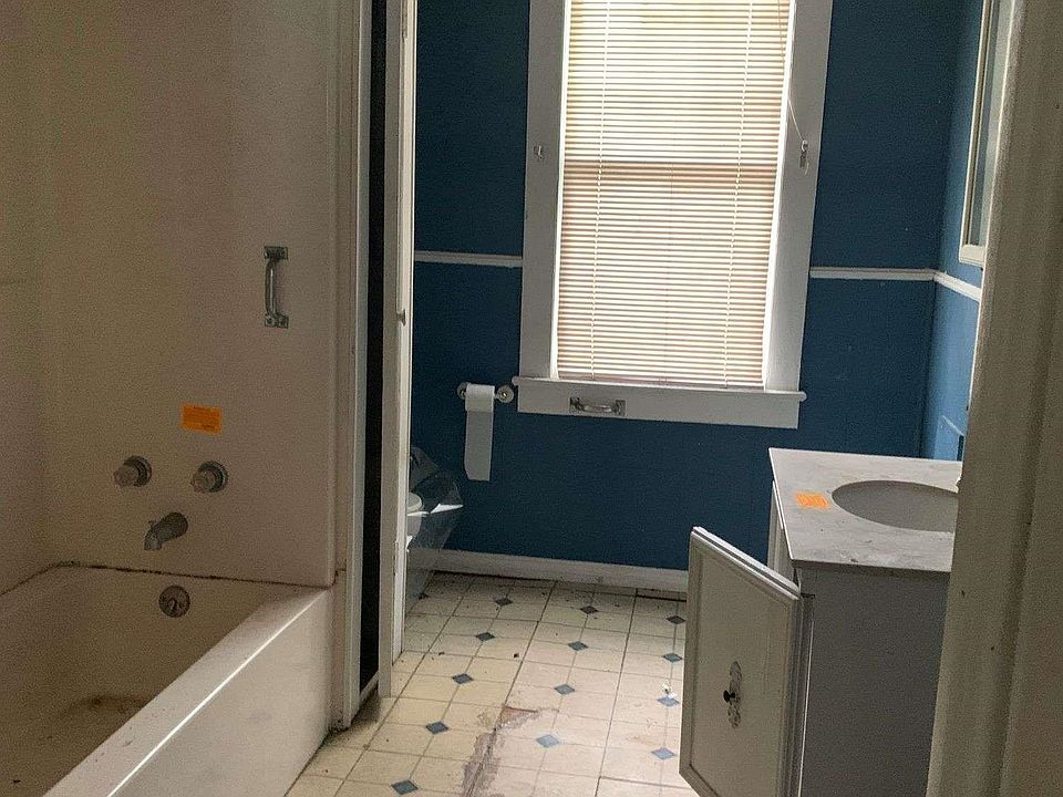 2nd image of 207 Mulberry St