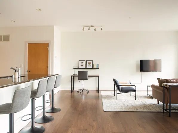 1042 N Cass St #306, Milwaukee, WI 53202