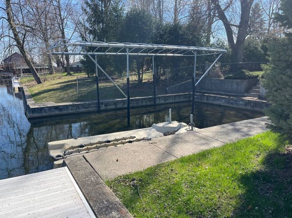 11510 N Ogden Point Rd, Syracuse, IN 46567