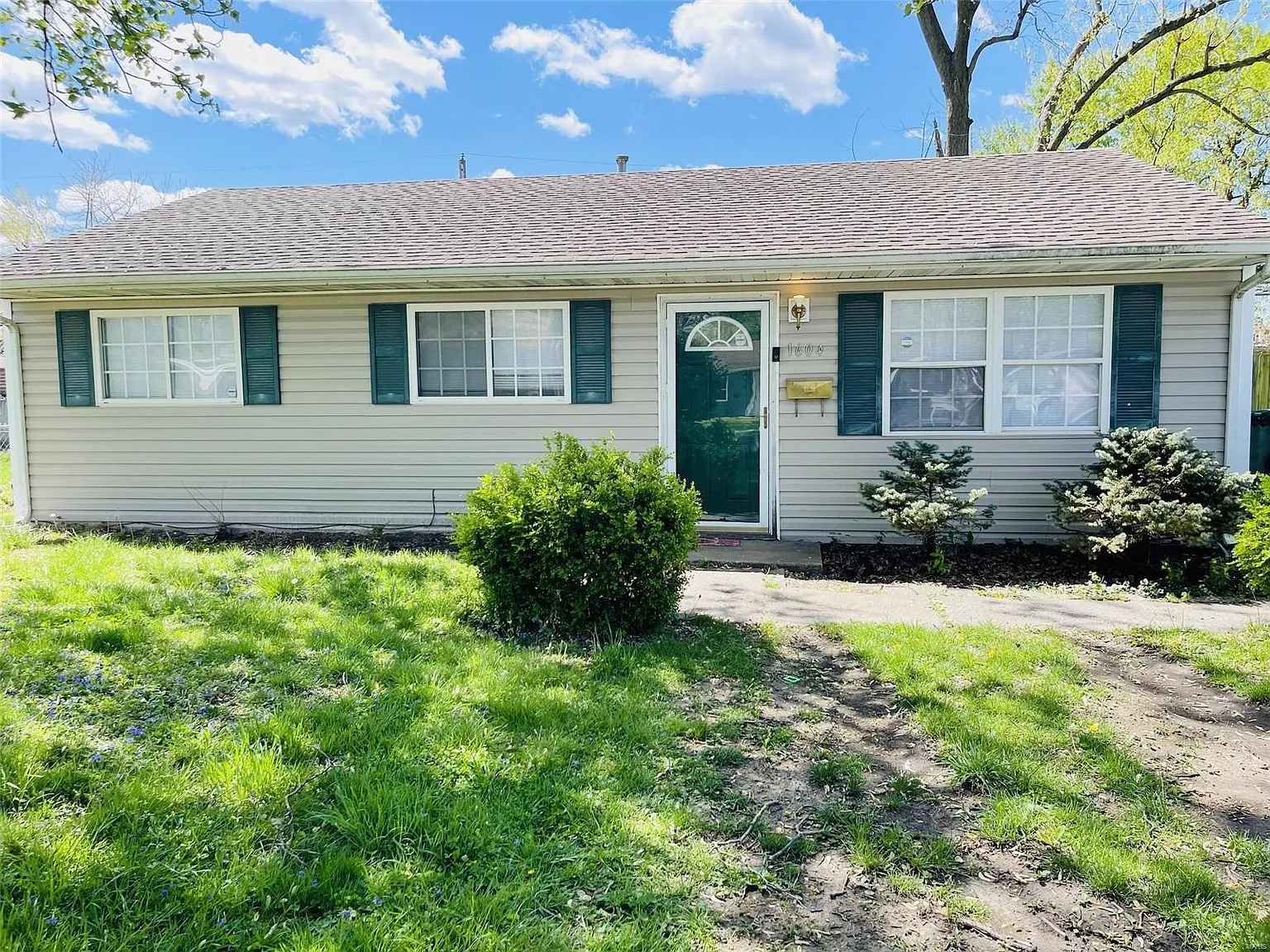 1604 Parklane Dr photo 1