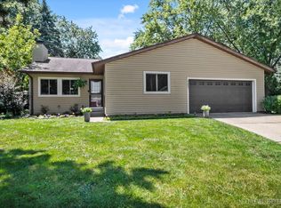 30W121 Glenhurst Ct, Warrenville, IL 60555
