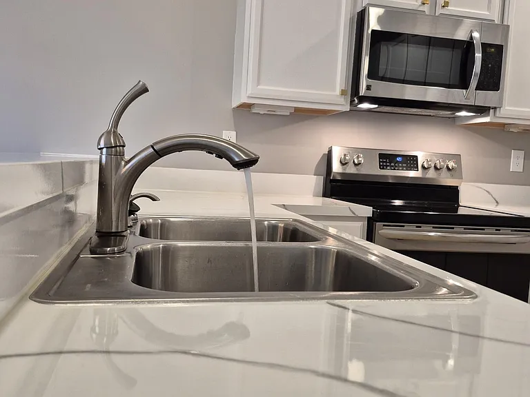 1325 Emsworth Dr — Photo 21
