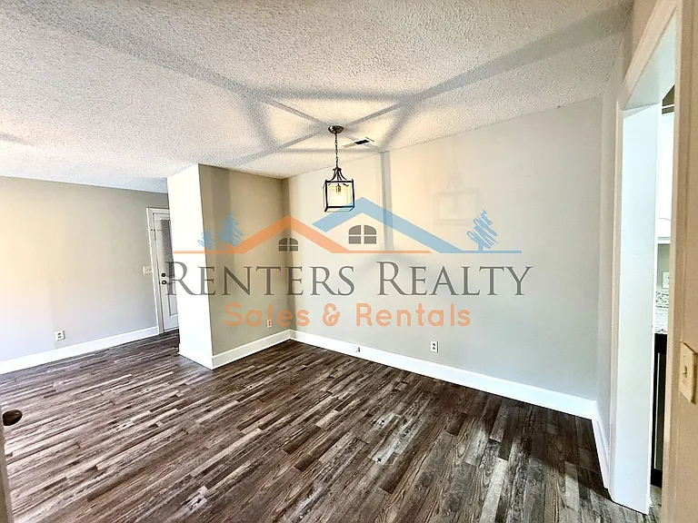 2109 Epworth Dr NE #E — Photo 3