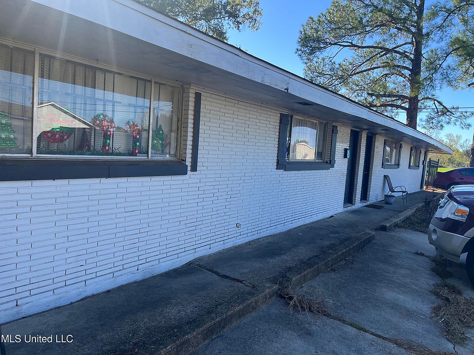 2nd image of 204 Hartfield St