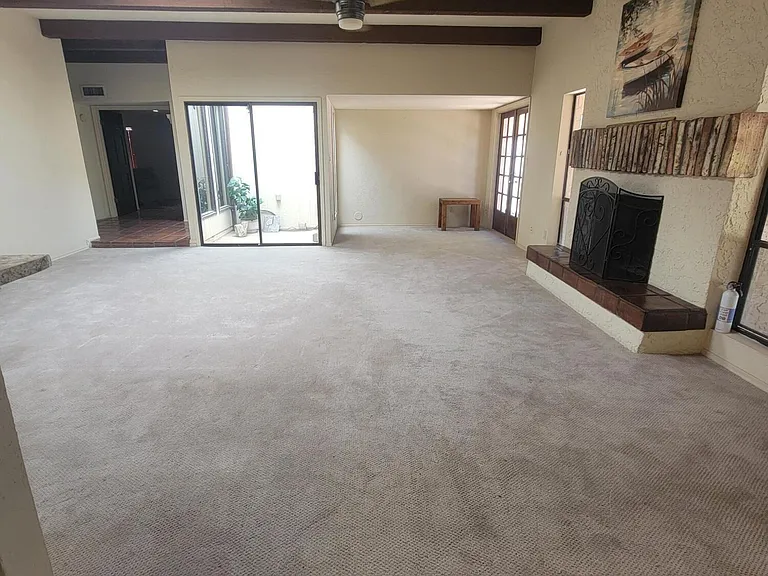 220 E Aster Dr — Photo 6