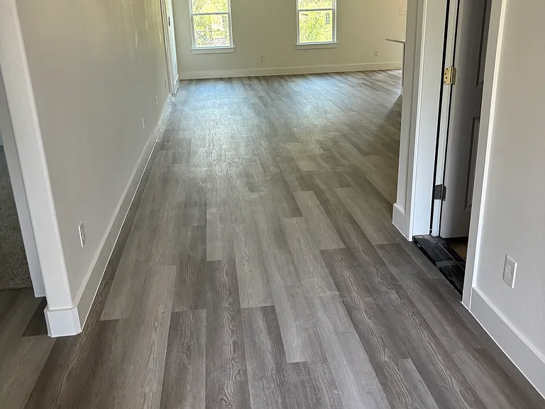 900 Layne Dr — Photo 3