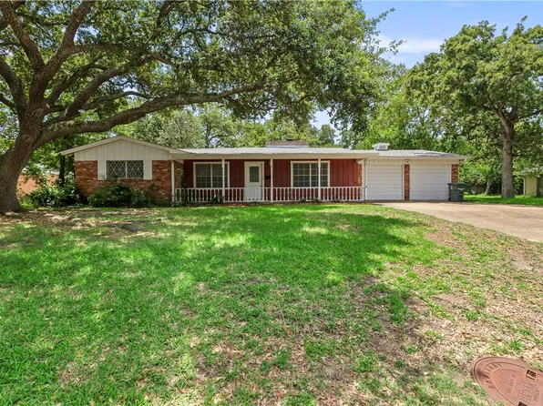 2102 Wayside Dr, Bryan, TX 77802