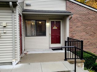 390 Spring Brooke Dr, Brighton, MI 48116