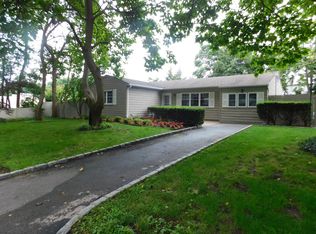 18 Lancaster Ave, Nesconset, NY 11767