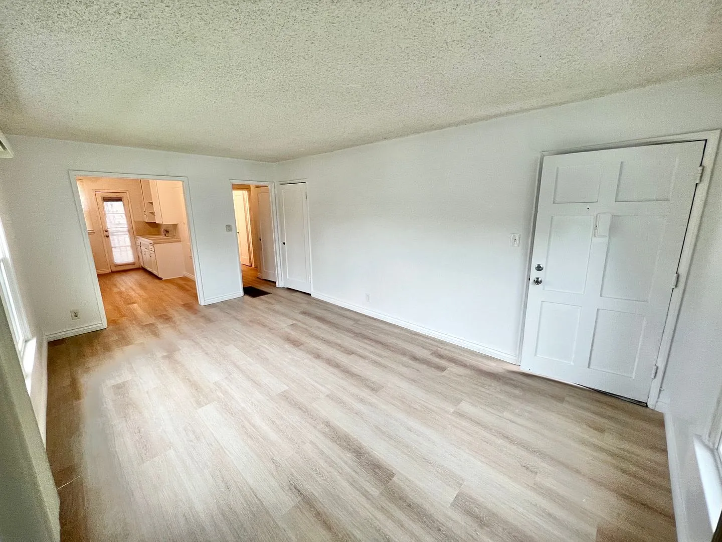 Newly Upgraded 1 Bedroom Apartment in Bixby Knolls — Photo 2