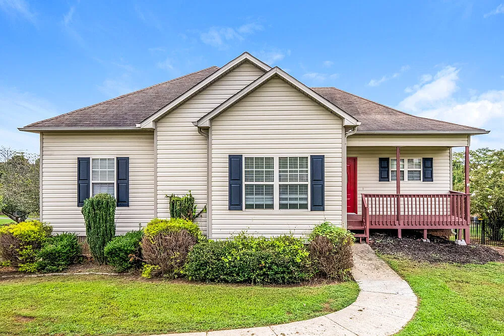 3 bed, 2.5 bath, 1363 sqft, $1,550 — Photo 1
