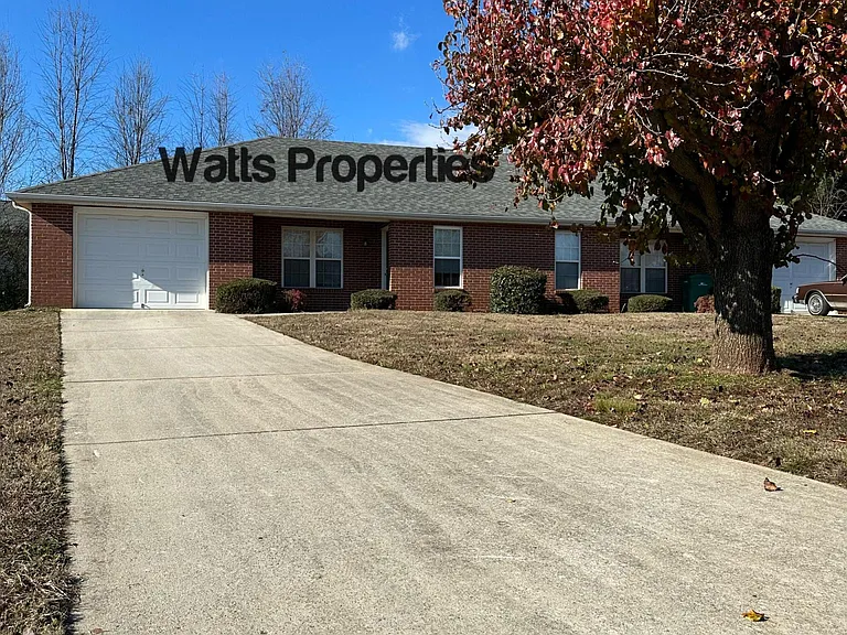 218 Briar Cir — Photo 2