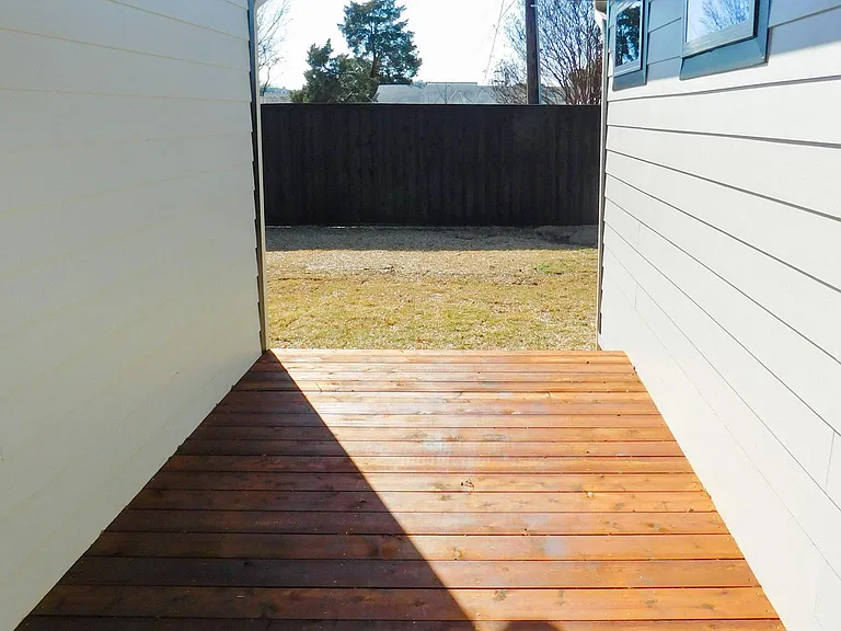 1001 Cardinal Ln — Photo 28