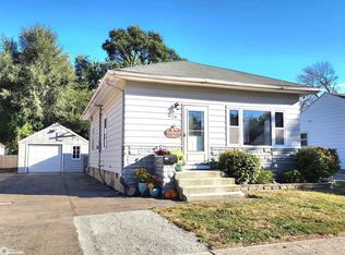 926 15th St NE, Mason City, IA 50401