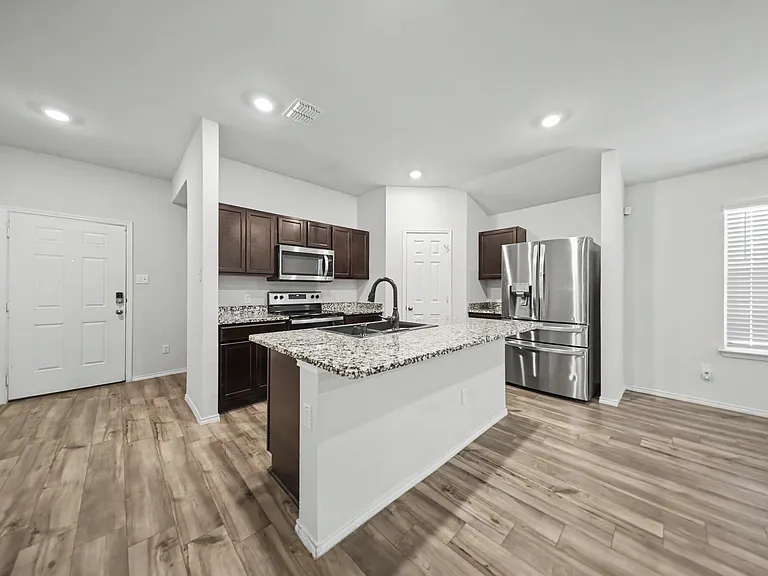 1100 Ottoman Loop — Photo 4