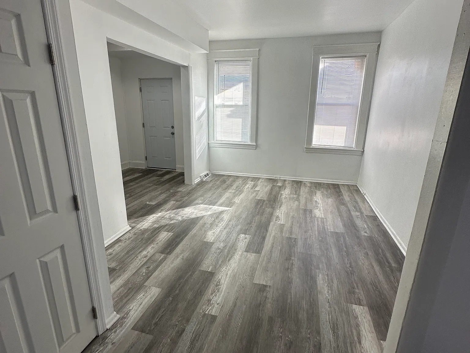 3 bed, 1.5 bath, 1044 sqft, $1,700 — Photo 2