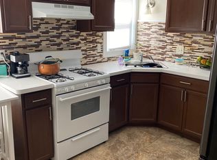 40 Bourne St APT 5, Plymouth, MA 02360