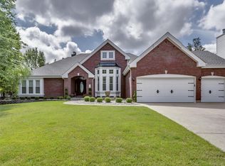 528 Autumn Bluff Dr, Ballwin, MO 63021