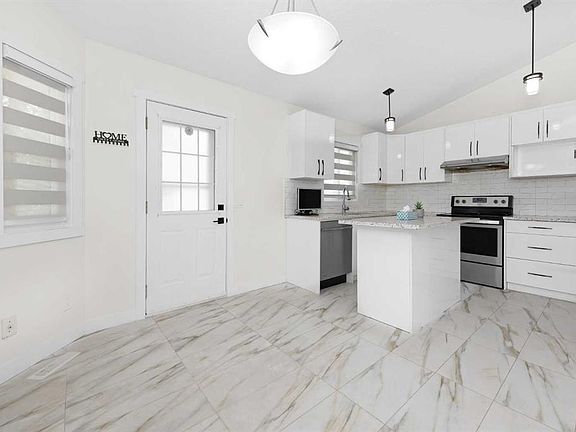 5th image of 98 SE Del Ray Rd NE