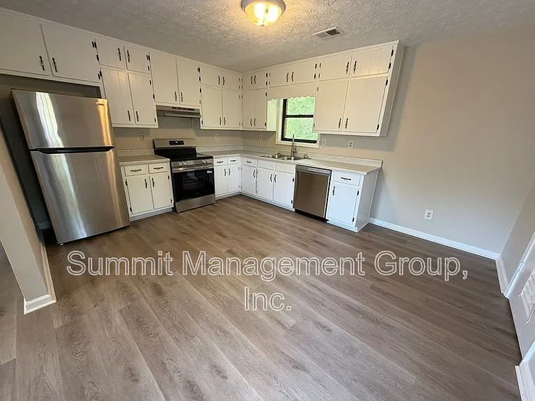 1035 Eastview Rd NE #A — Photo 6