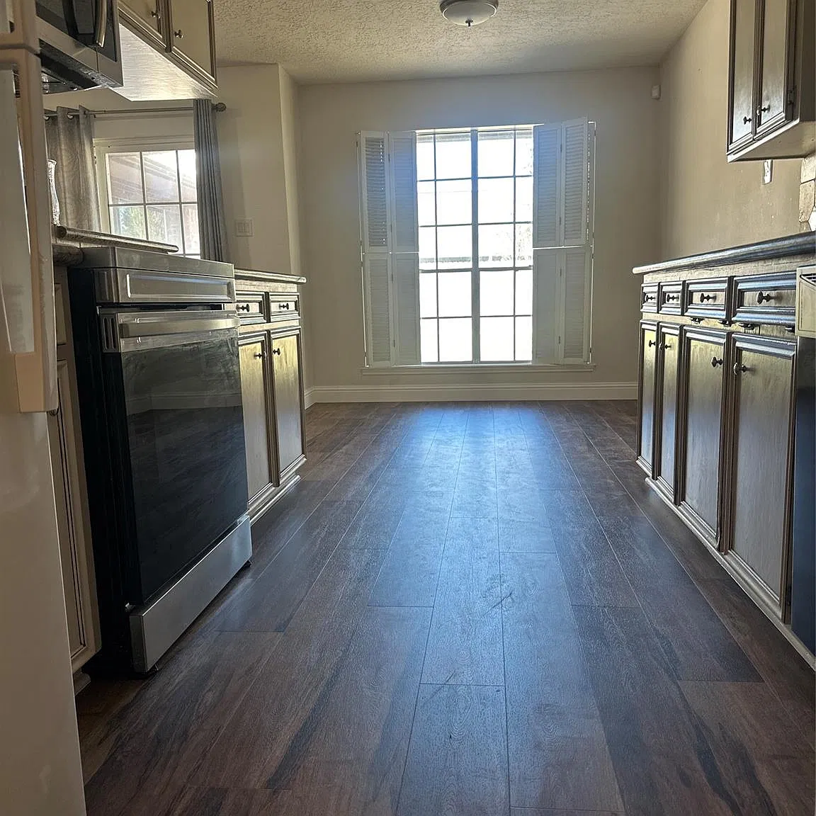 4 bed, 2.0 bath, 1934 sqft, $2,500 — Photo 3