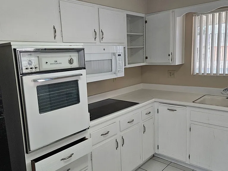 10010 W Andover Ave — Photo 5