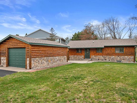 3rd image of 928 Essex Ct