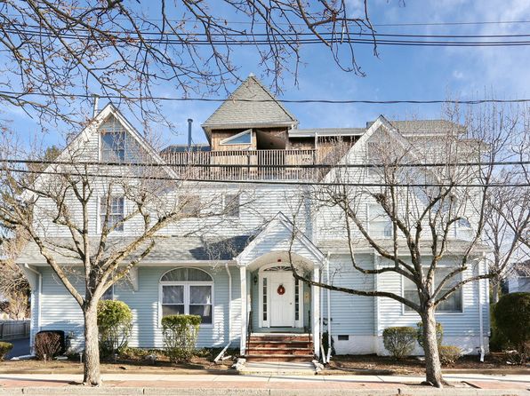 133 Center St APT C, New Milford, NJ 07646