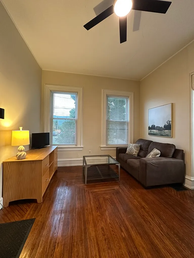 522 W 3rd St — Photo 2