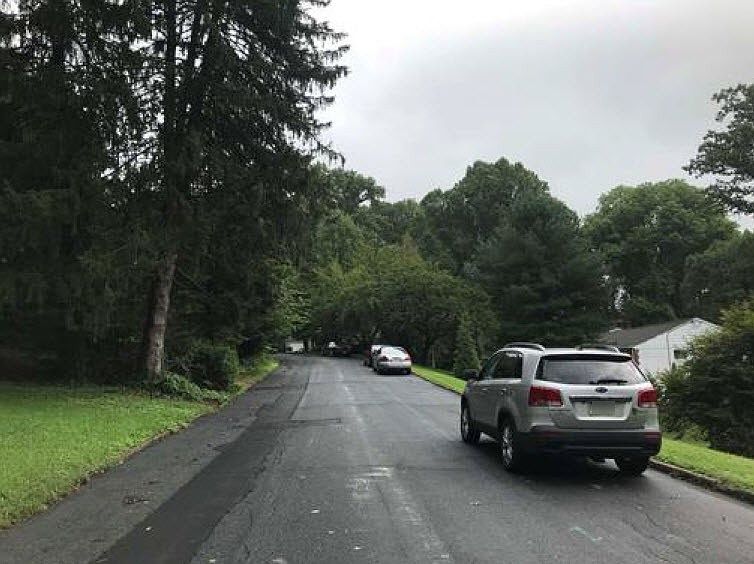 2nd image of 414 Meadowhurst Ln
